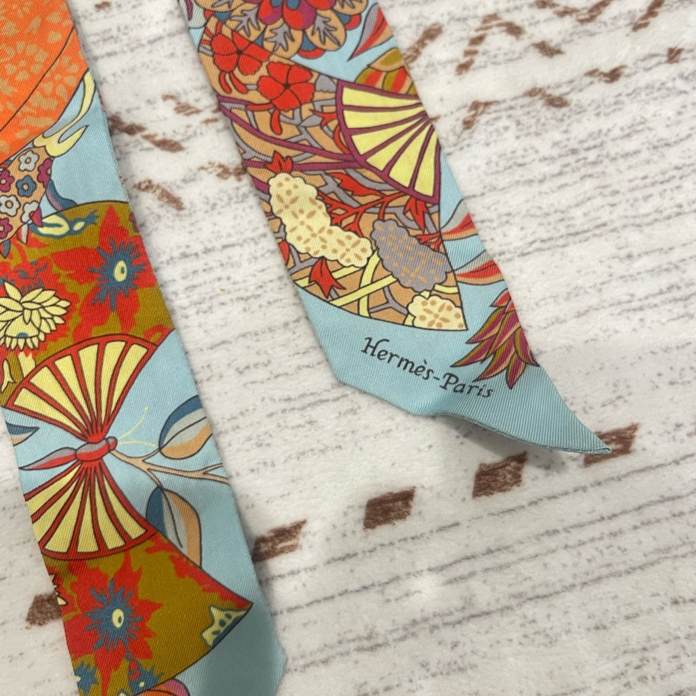 Hermès Les Voitures Exquises Silk
Twilly Scarf - Picture 2 of 5